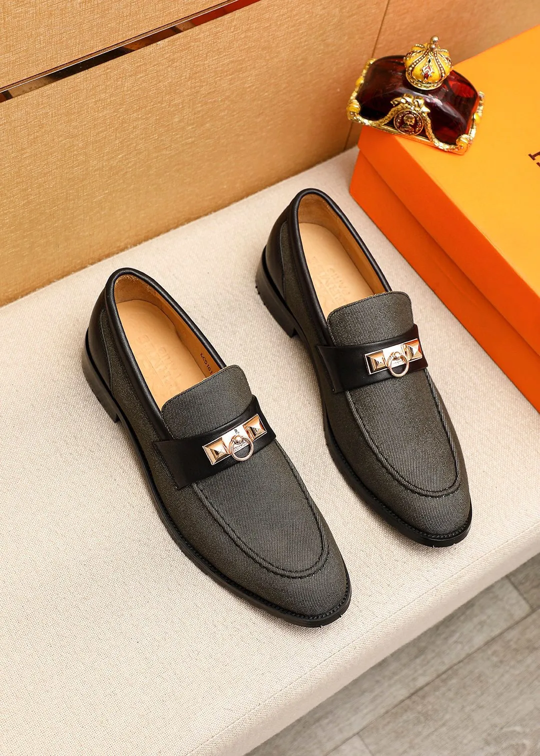 Men's shoes 💰442💐 Product trademark: HERMES "Hermès" casual leather shoes Regular size: 38-44 (45.46.47🉑️customized) Product materials: Selected imported fabric upper + classic hardware buckle, imported water-dyed 🐂 cowhide lining. Strong three-dimensional visual effect, combined outsole Color: 3⃣️colors available